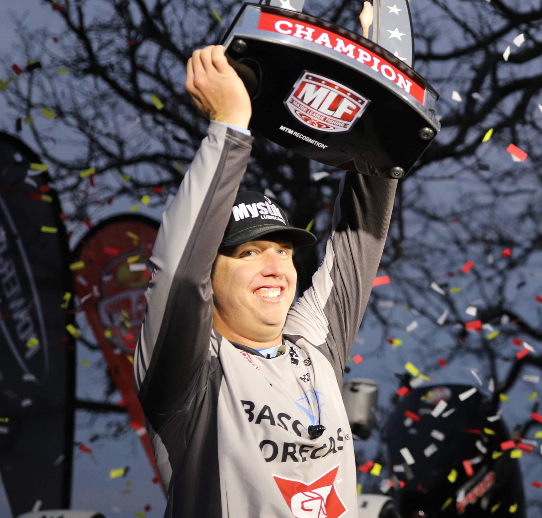 Alton Jones holding up the Major League Fishing trophy over his head